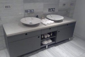 Beton nábytek - cementová stěrka na OSB desce